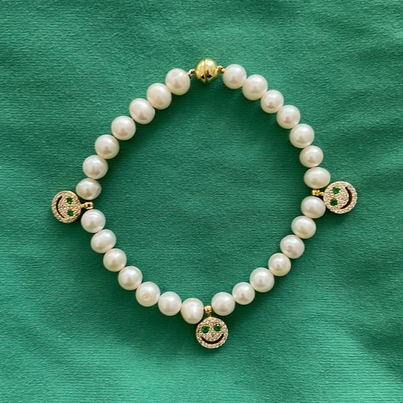 Jewelry - Smiley Face Pear Bracelet